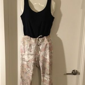 Unnamed Leggings Grey/Pink Size Large $30